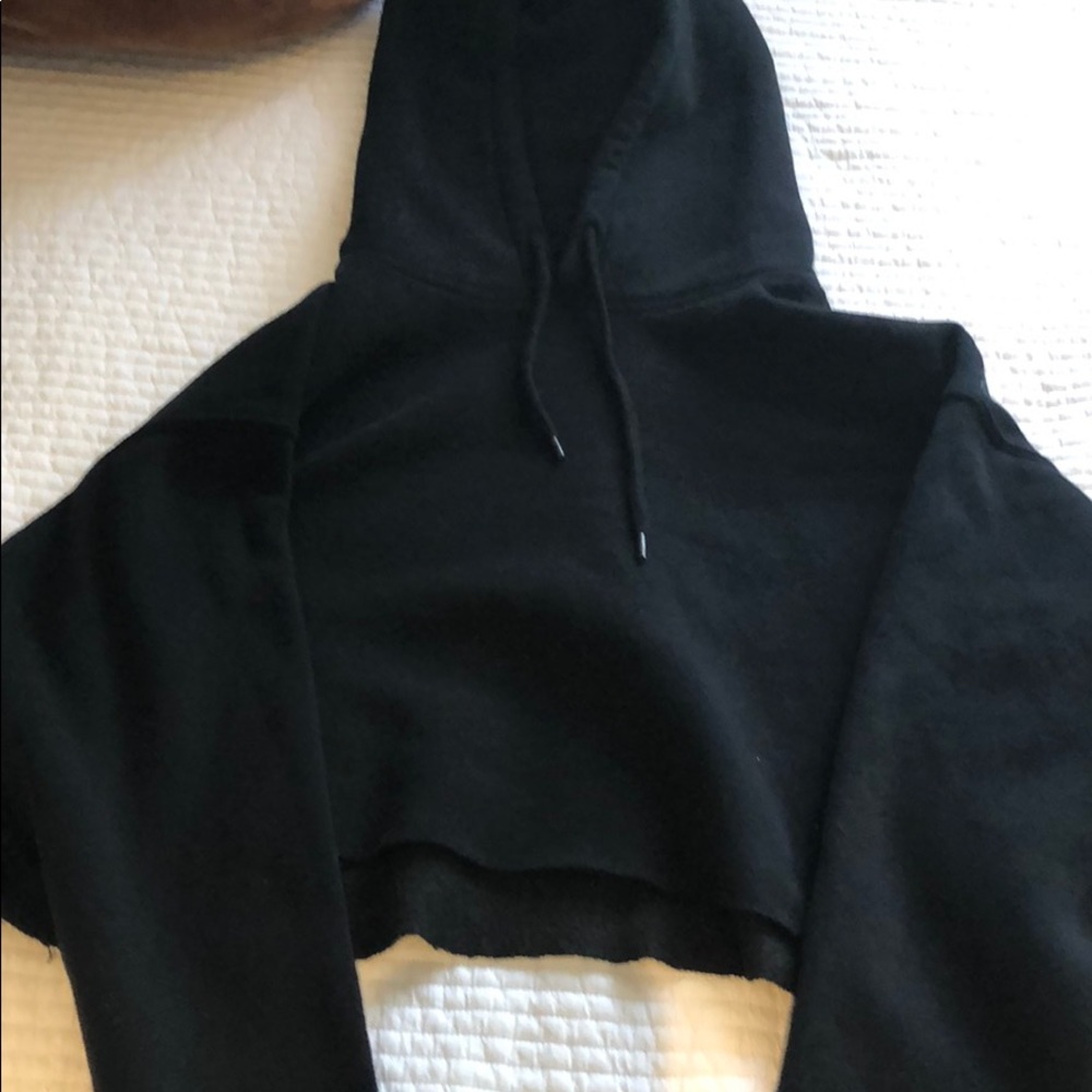 URBAN really cute cropped black hoodie